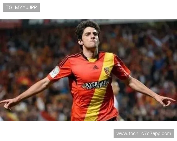 足球球星的球袜穿法大揭秘 从脚踝到膝盖的细节决定比赛表现